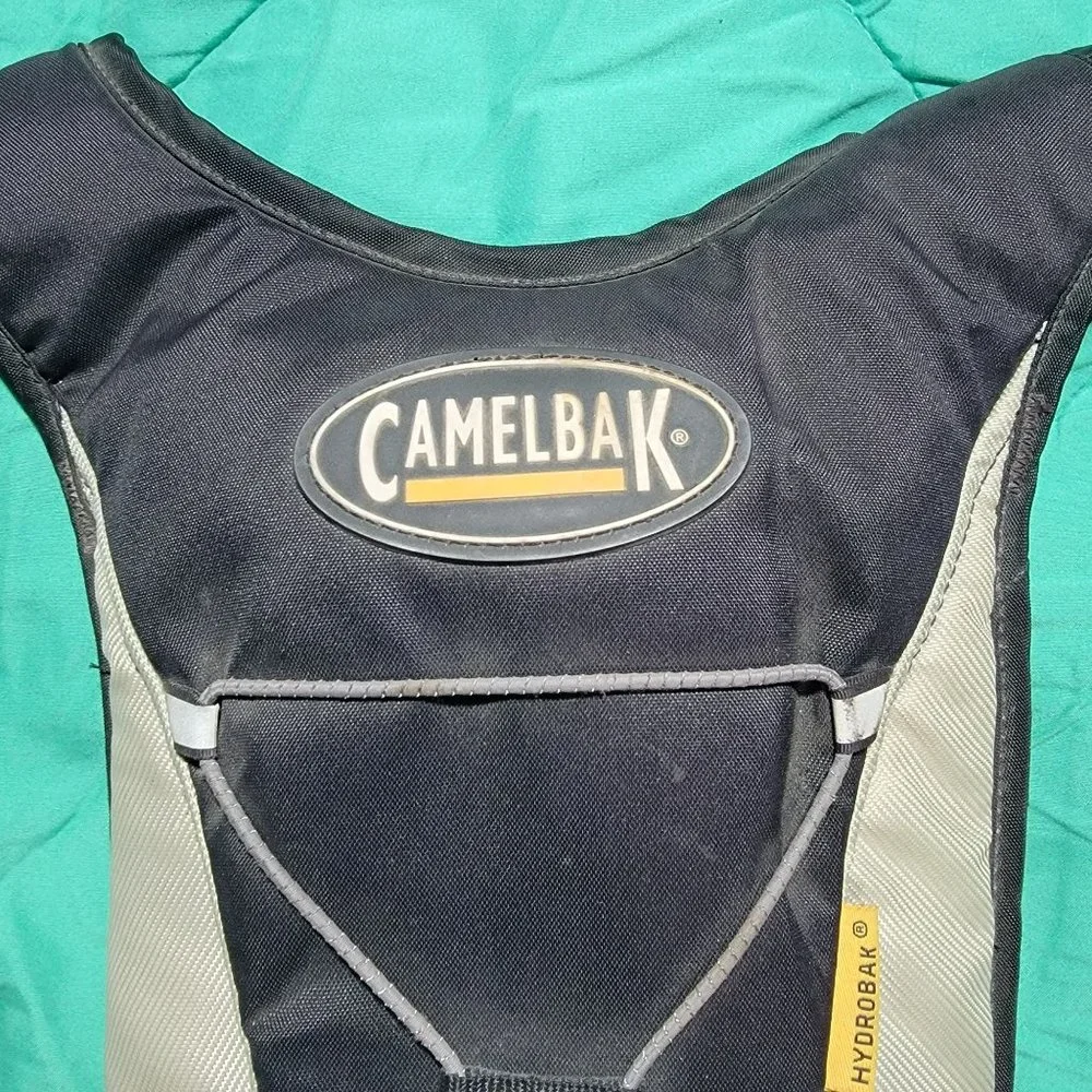 Camelbak Hydrobak Light Hydration Hiking Backpack Black With 32 Oz Water Bladder